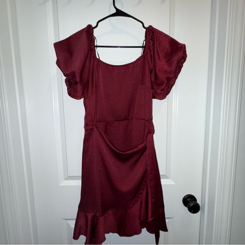 Francesca's | Burgundy Puff Sleeve Mini Dress  | Medium | Mi ami
